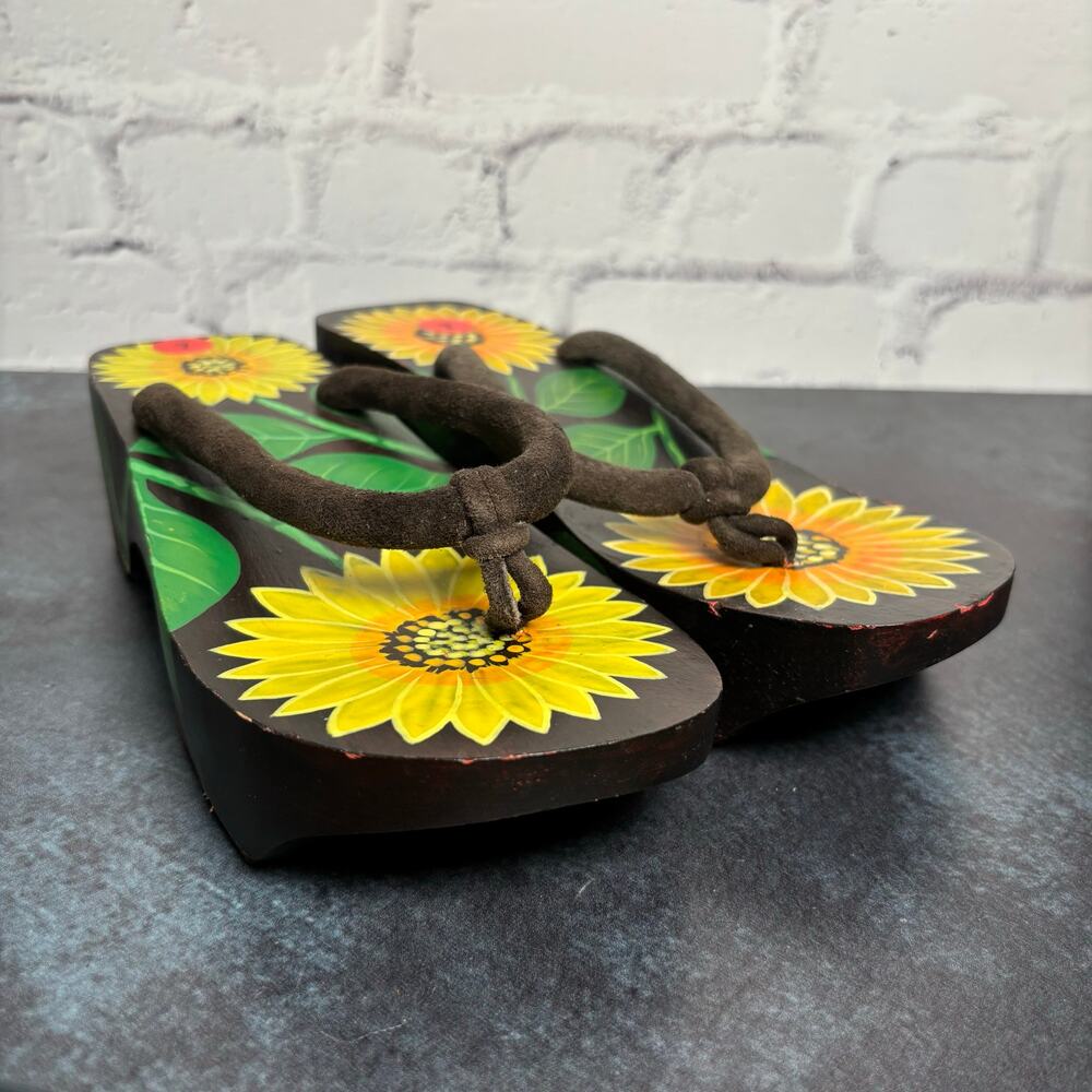 Vintage 90's Y2K 9+Co Wooden Block Sunflower Flip Flop Sandals Hand Painted Sz 7